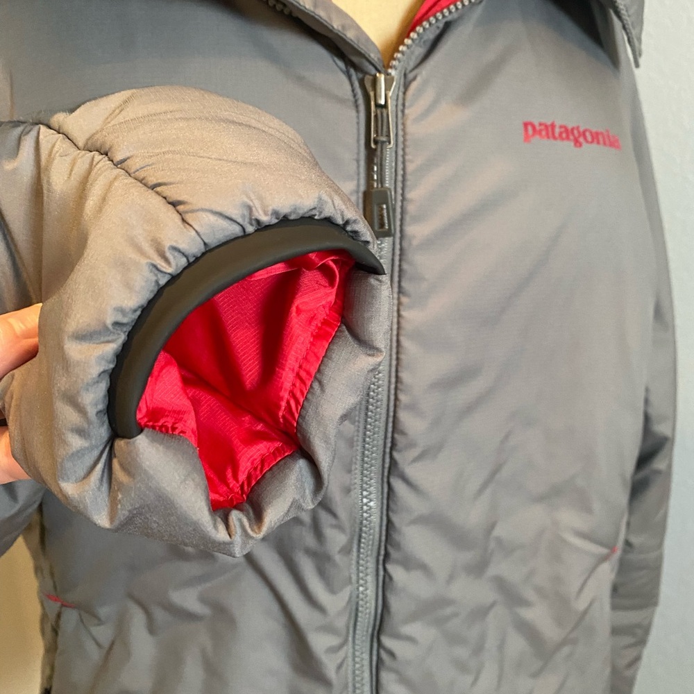 Patagonia Gray Jacket with Red Lining - Picture 9 of 12